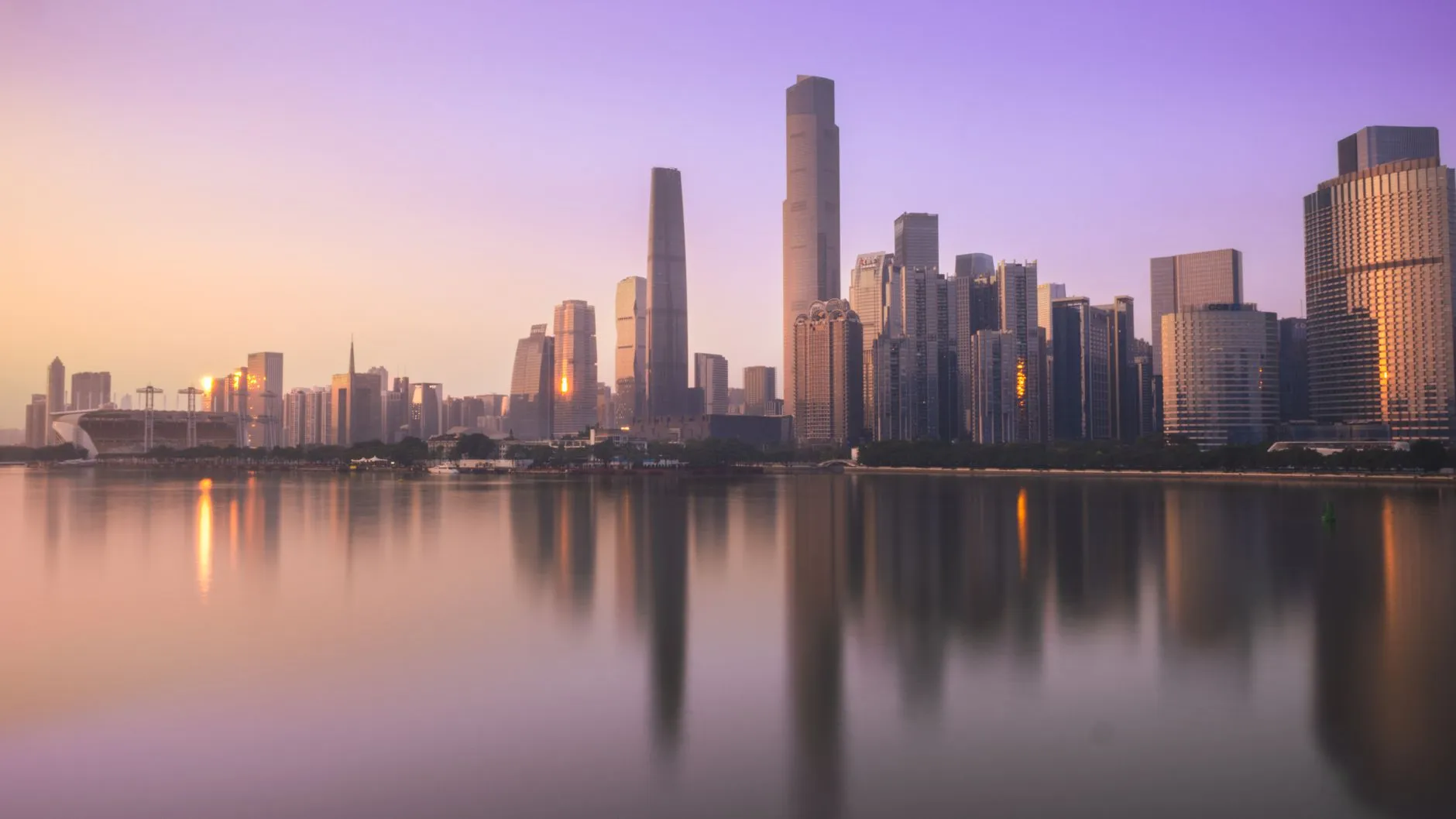 广州企业云桌面部署方案：超融合一体机与瘦客户机选型要点