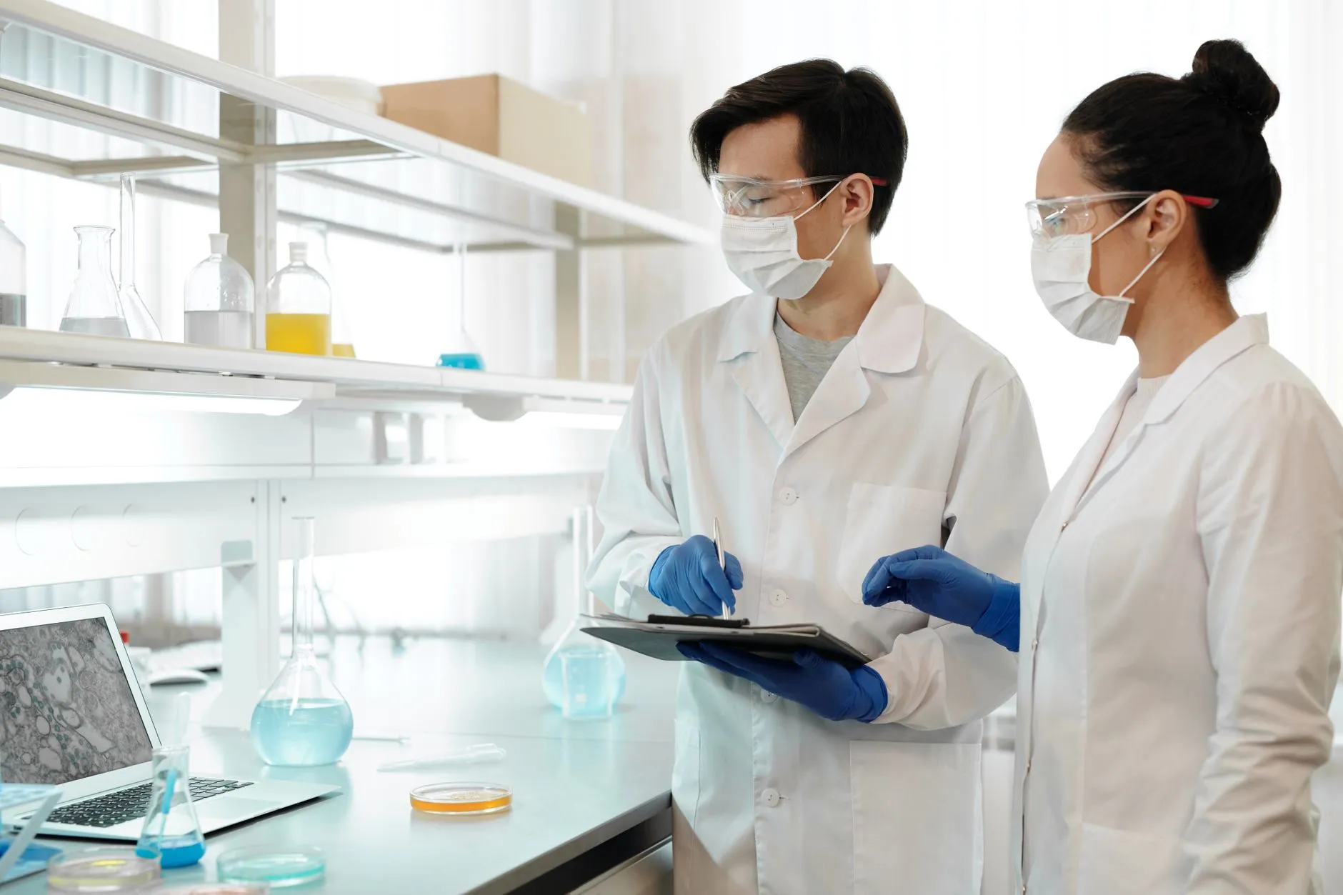 华南企业桌面云终端选型：瘦客户机与云桌面盒性能对比